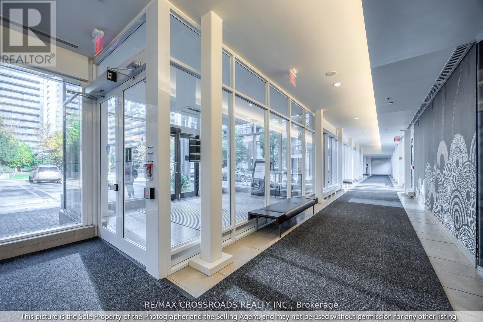 206 - 15 Singer Court, Toronto, ON - Indoor Photo Showing Other Room