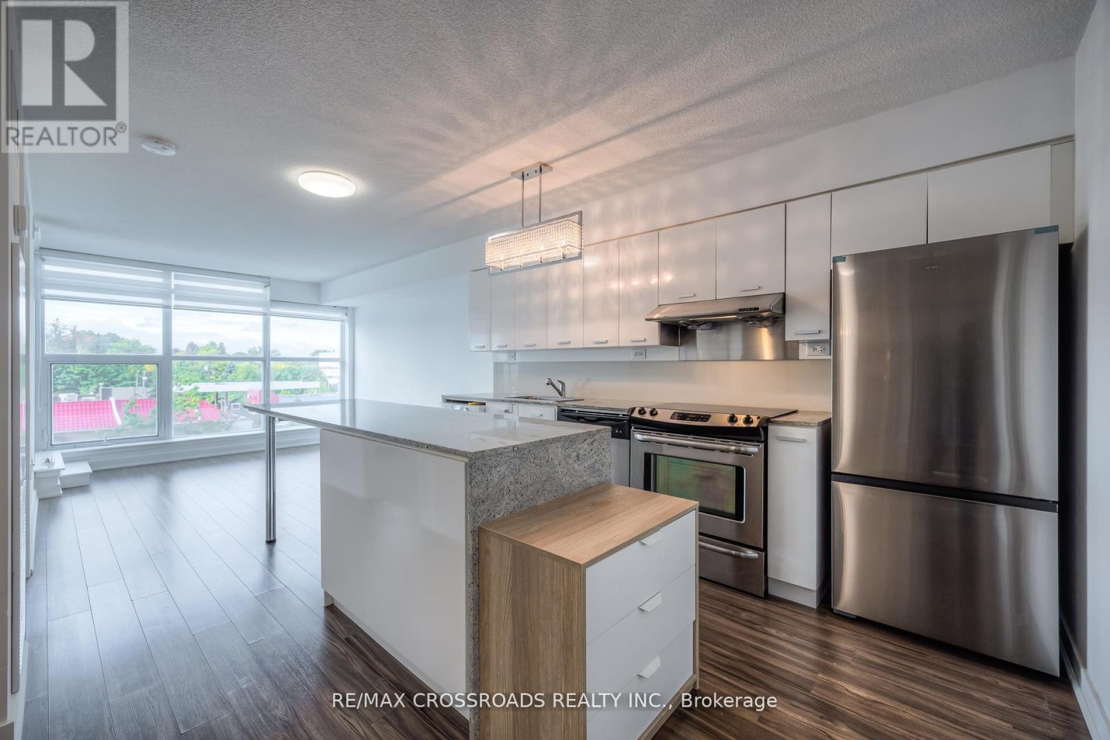 206 - 15 Singer Court, Toronto, ON - Indoor Photo Showing Kitchen With Upgraded Kitchen
