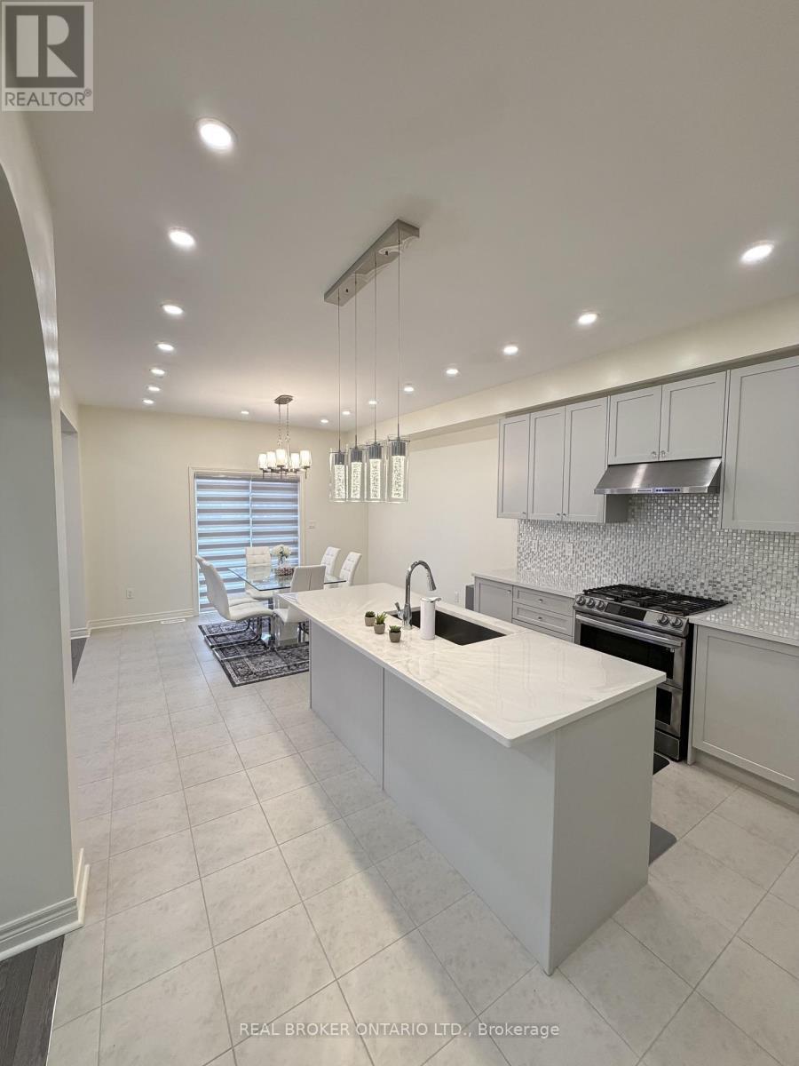 1207 Drinkle Crescent, Oshawa, ON - Indoor Photo Showing Kitchen With Upgraded Kitchen