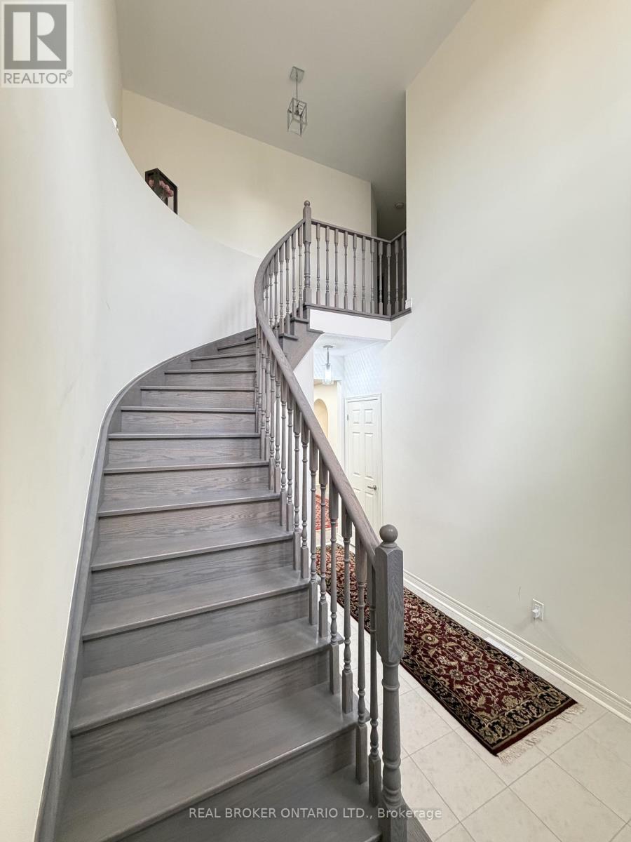 1207 Drinkle Crescent, Oshawa, ON - Indoor Photo Showing Other Room