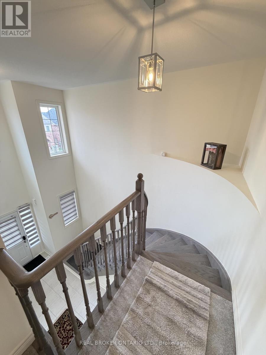 1207 Drinkle Crescent, Oshawa, ON - Indoor Photo Showing Other Room