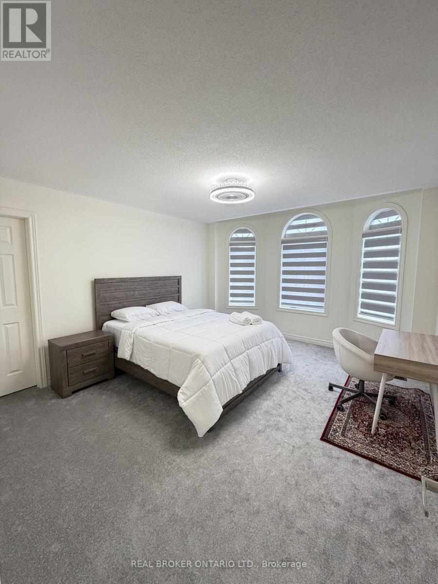 1207 Drinkle Crescent, Oshawa, ON - Indoor Photo Showing Bedroom