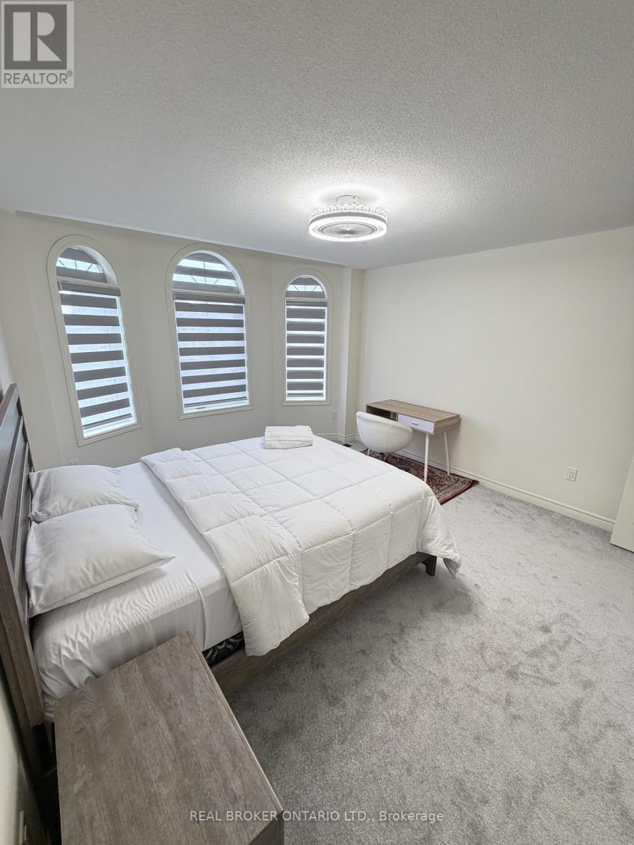 1207 Drinkle Crescent, Oshawa, ON - Indoor Photo Showing Bedroom