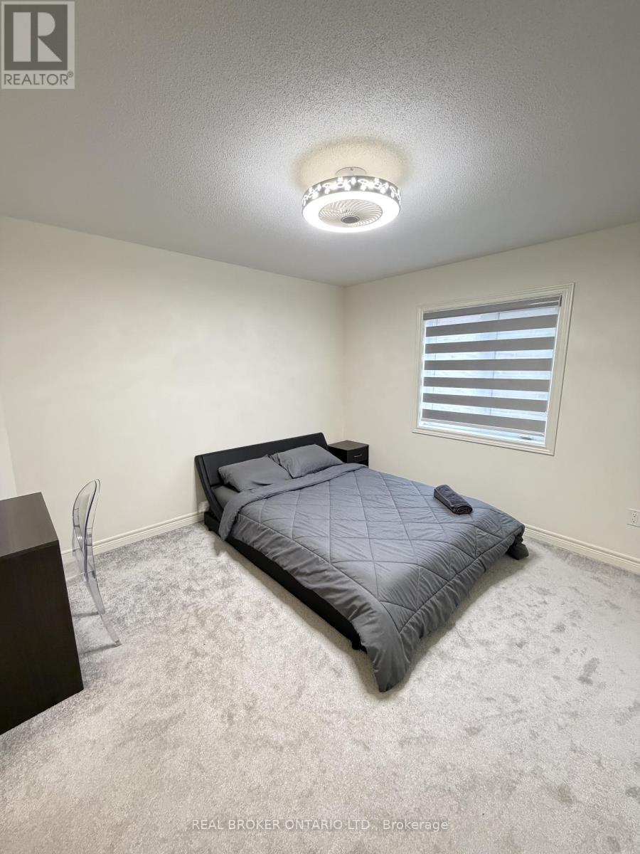 1207 Drinkle Crescent, Oshawa, ON - Indoor Photo Showing Bedroom