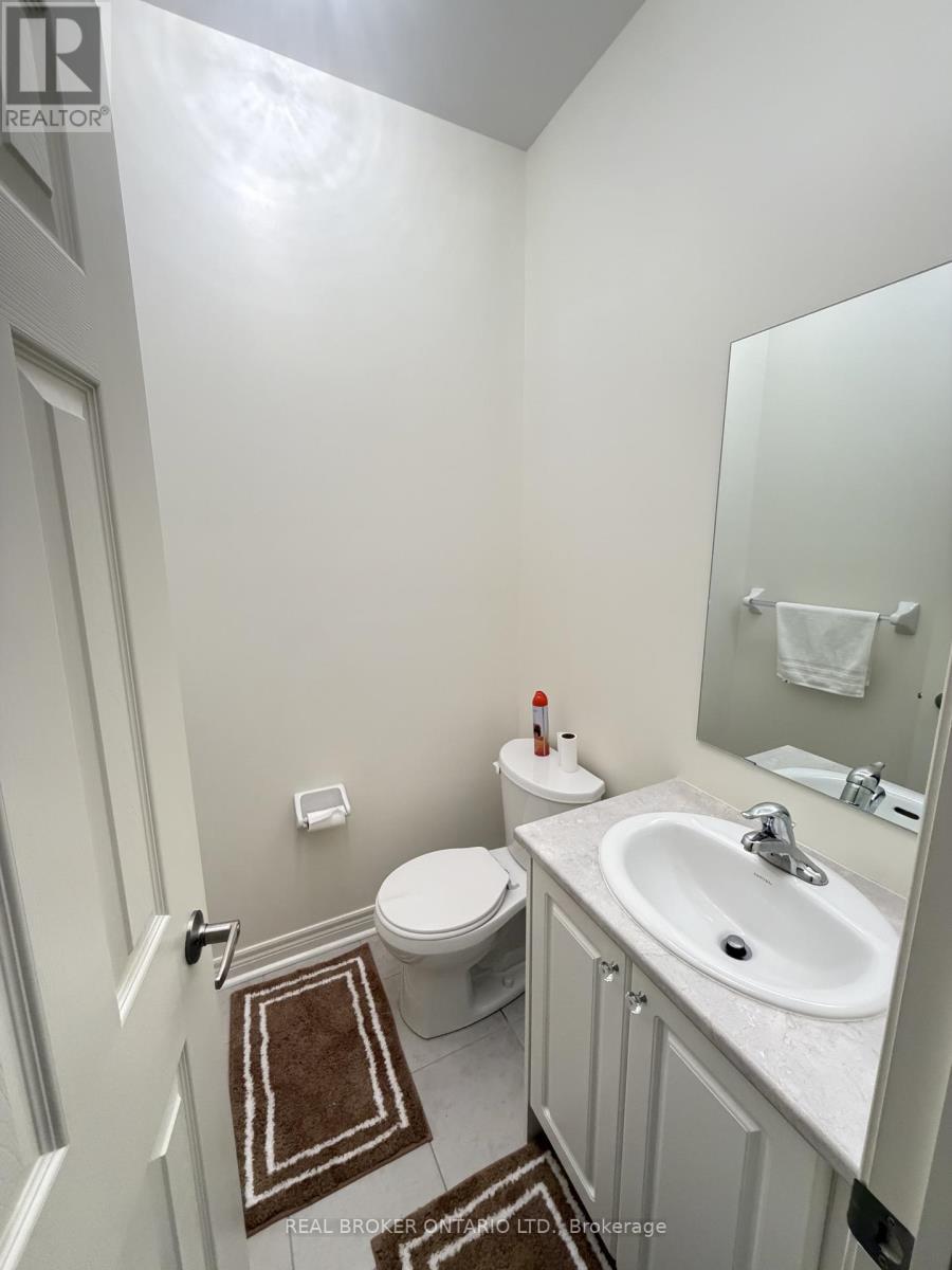 1207 Drinkle Crescent, Oshawa, ON - Indoor Photo Showing Bathroom
