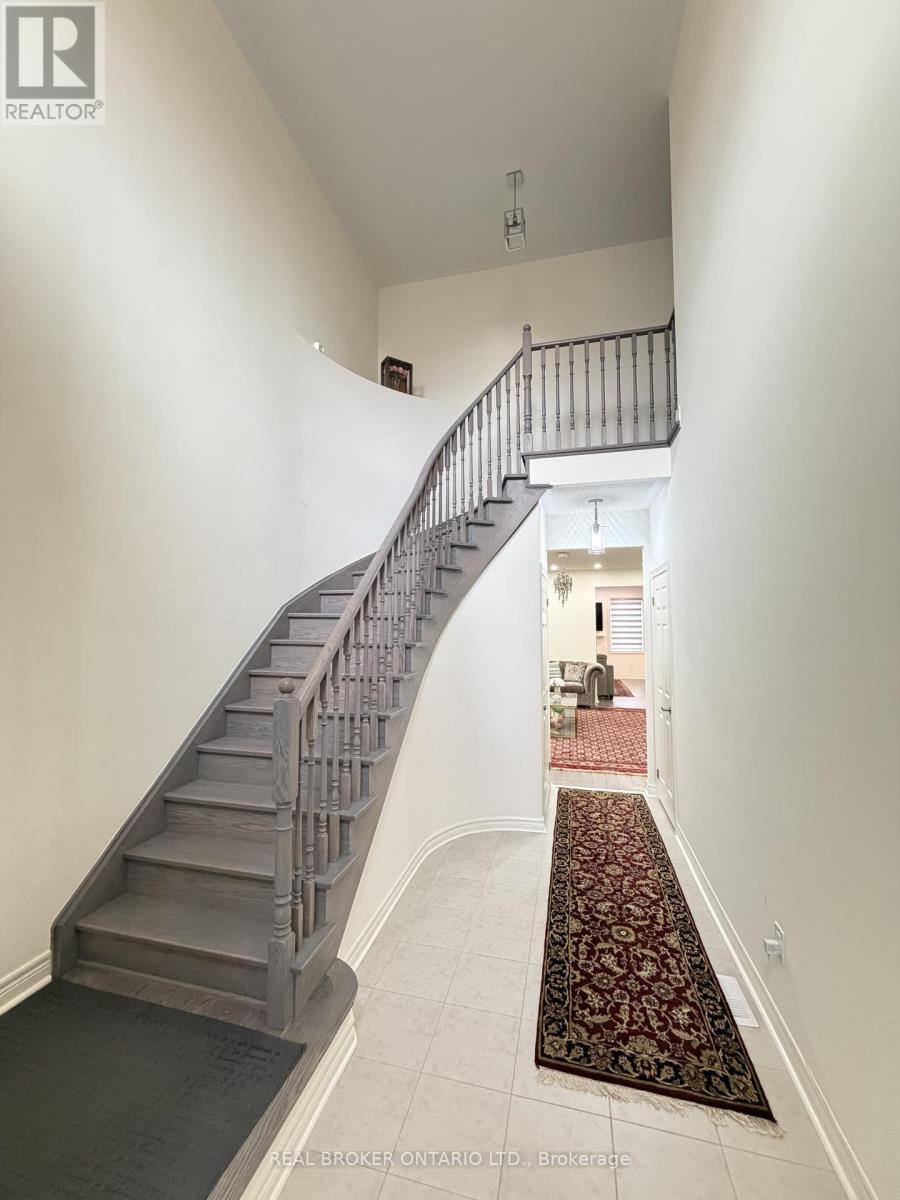 1207 Drinkle Crescent, Oshawa, ON - Indoor Photo Showing Other Room