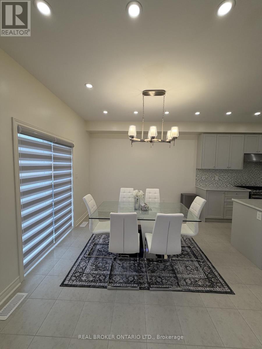 1207 Drinkle Crescent, Oshawa, ON - Indoor Photo Showing Dining Room