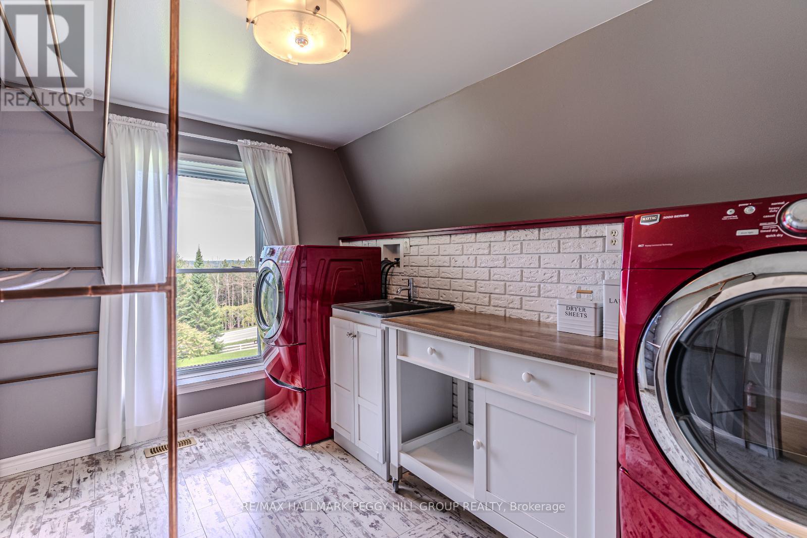 8064 9Th Line, Essa, ON - Indoor Photo Showing Laundry Room