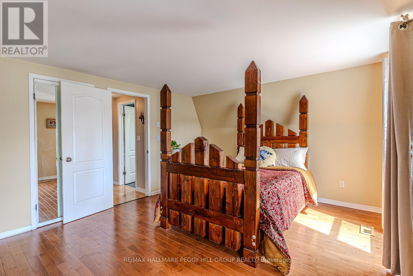 8064 9Th Line, Essa, ON - Indoor Photo Showing Bedroom