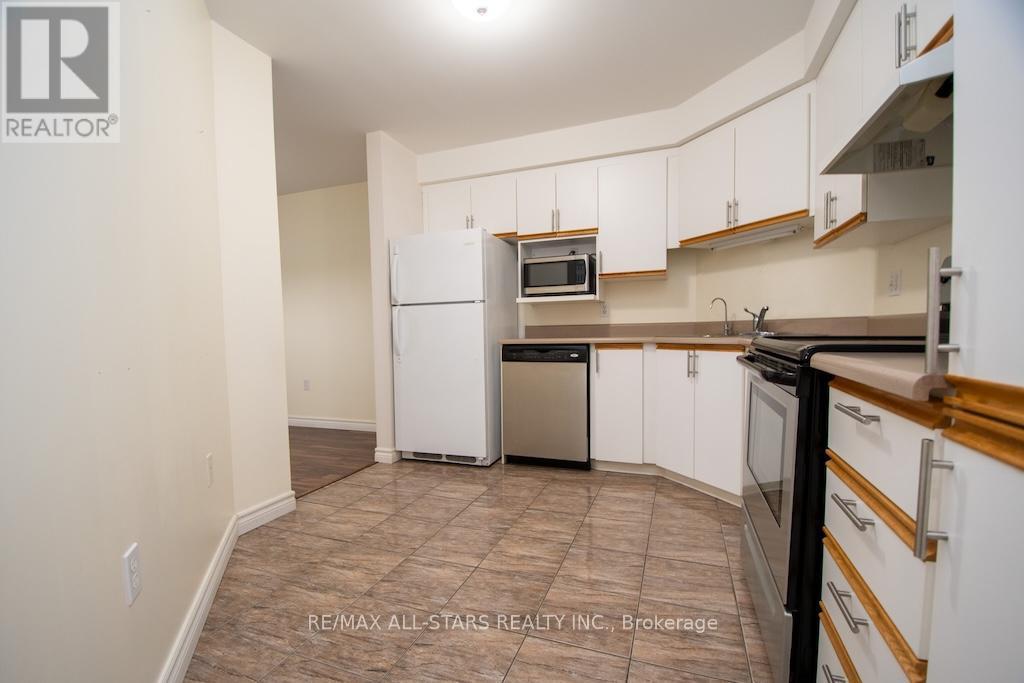 106 - 8 Huron Street, Kawartha Lakes (Lindsay), ON - Indoor Photo Showing Kitchen