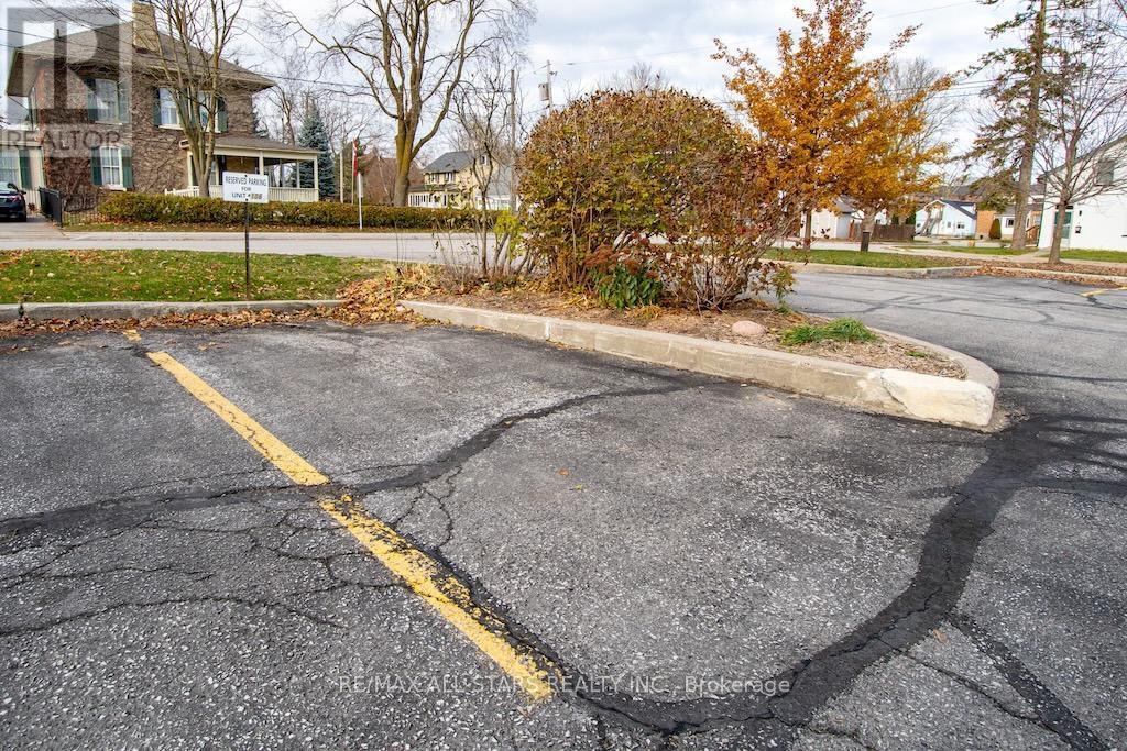 106 - 8 Huron Street, Kawartha Lakes (Lindsay), ON - Outdoor