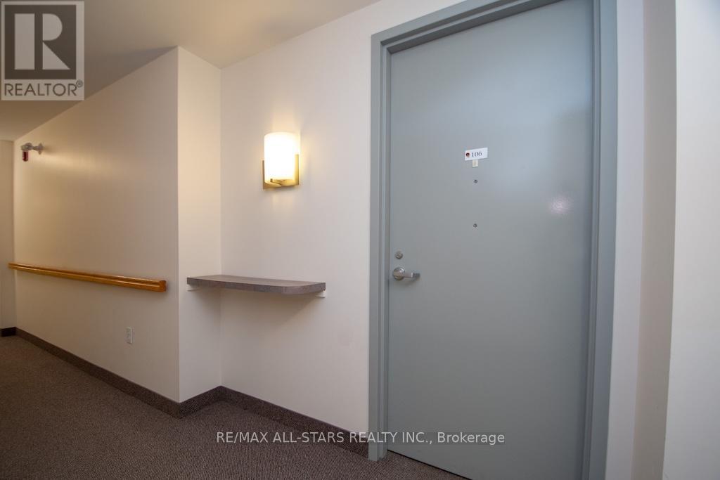 106 - 8 Huron Street, Kawartha Lakes (Lindsay), ON - Indoor Photo Showing Other Room