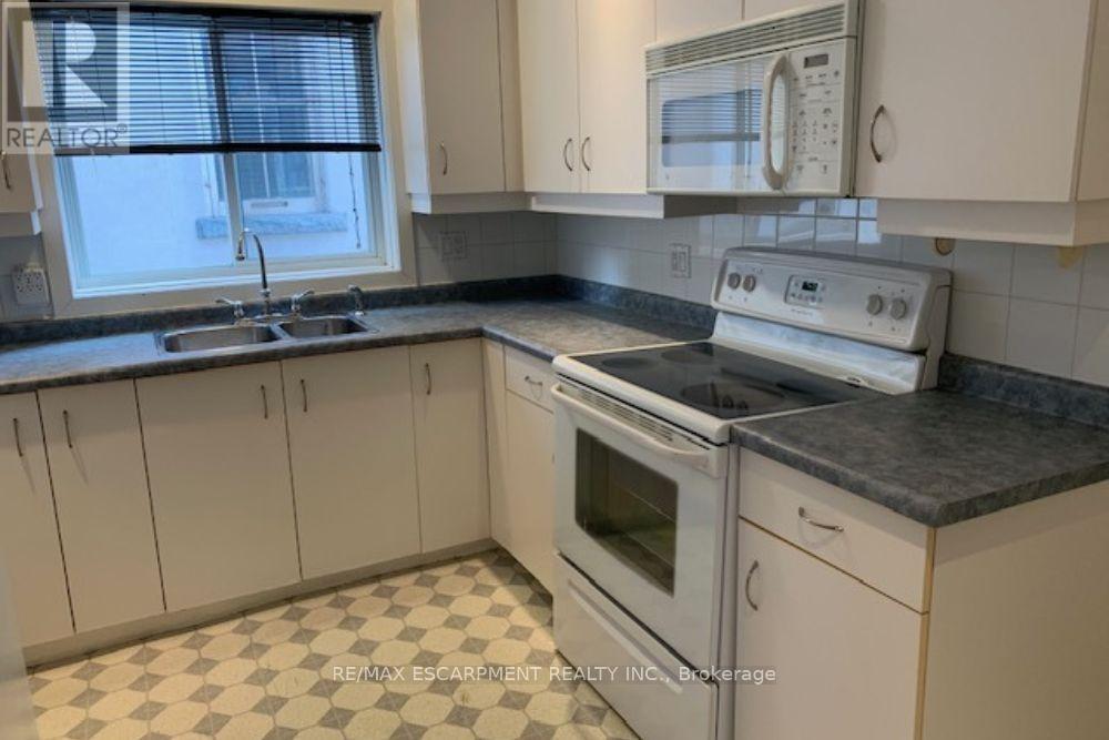 1 - 2 Undermount Avenue, Hamilton, ON - Indoor Photo Showing Kitchen With Double Sink