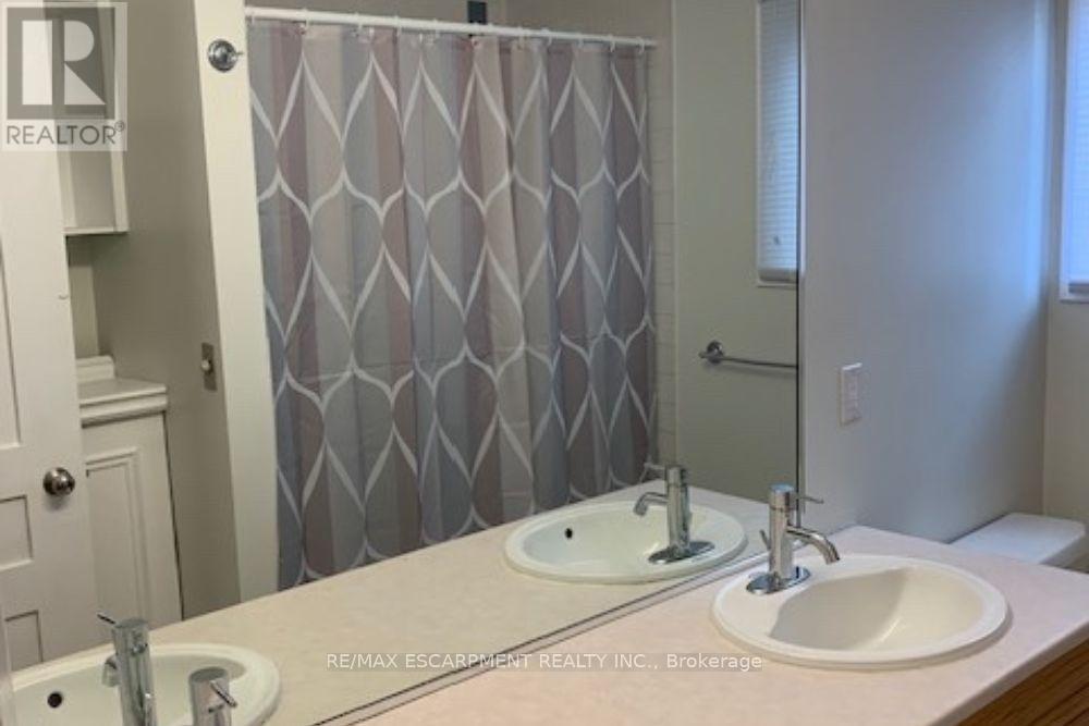 1 - 2 Undermount Avenue, Hamilton, ON - Indoor Photo Showing Bathroom