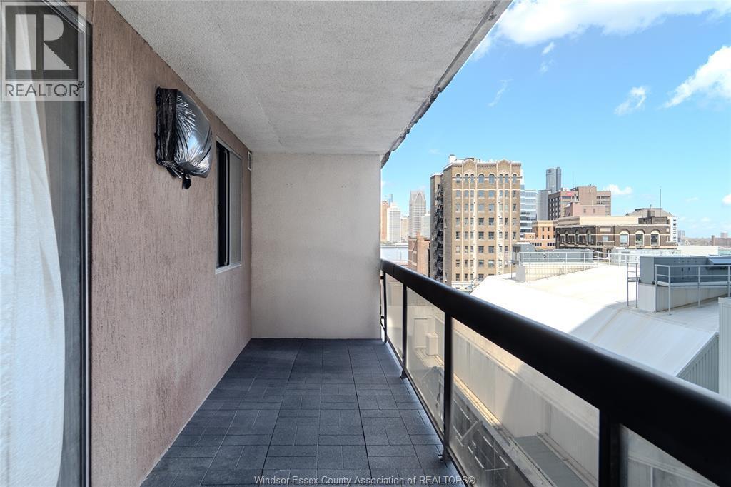150 Park Street Unit# 702, Windsor, ON - Outdoor