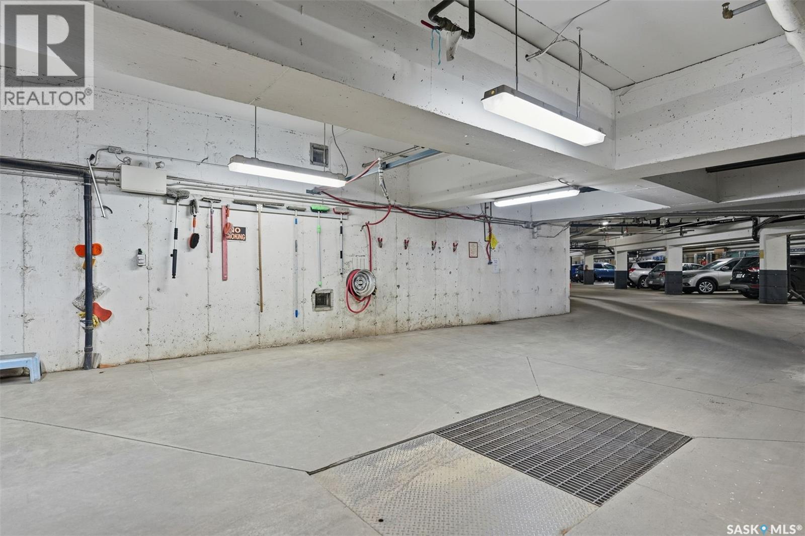 107 930 Heritage View, Saskatoon, SK - Indoor Photo Showing Garage