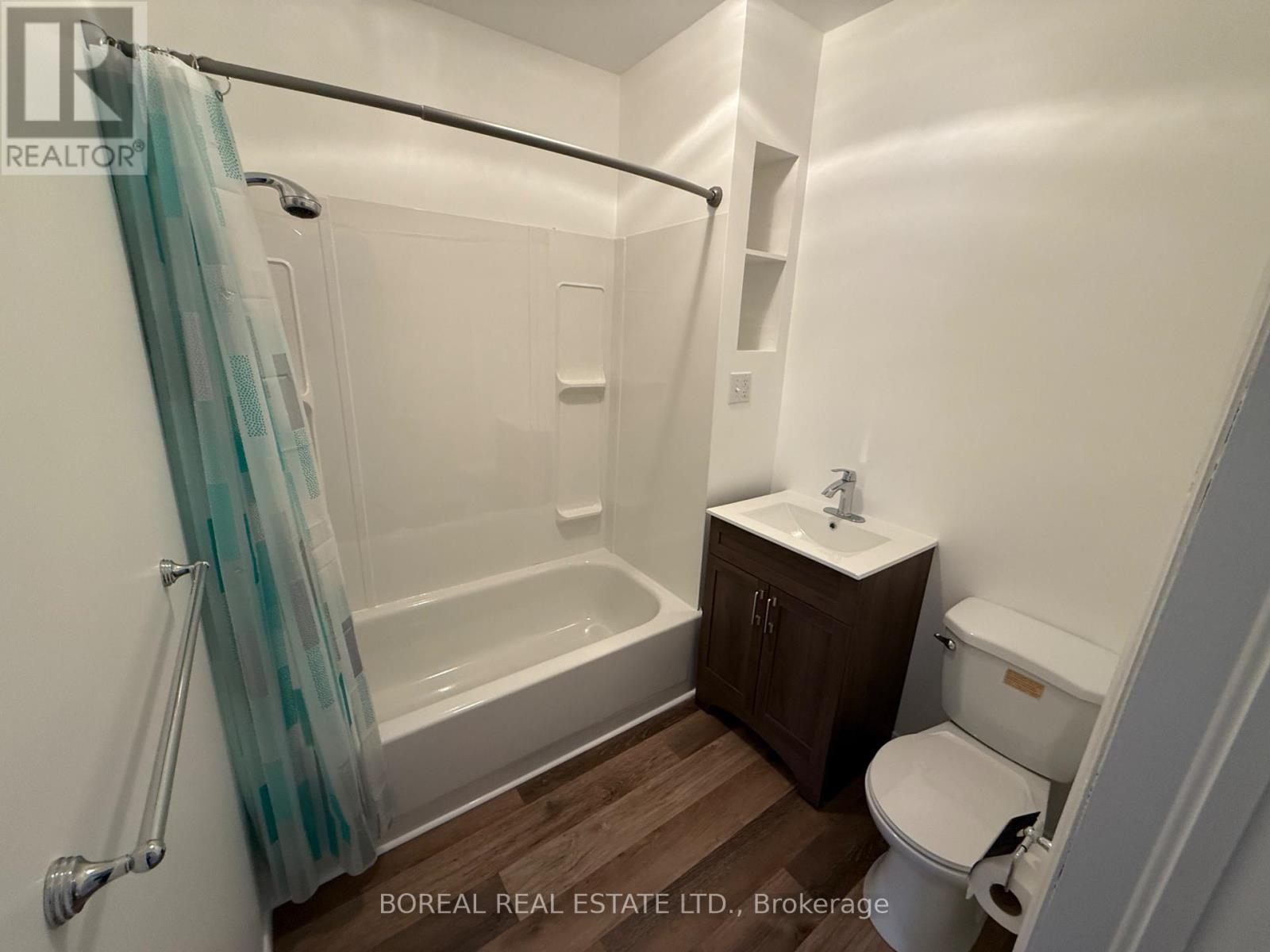 101 Ross Road, Smooth Rock Falls (Srf), ON - Indoor Photo Showing Bathroom