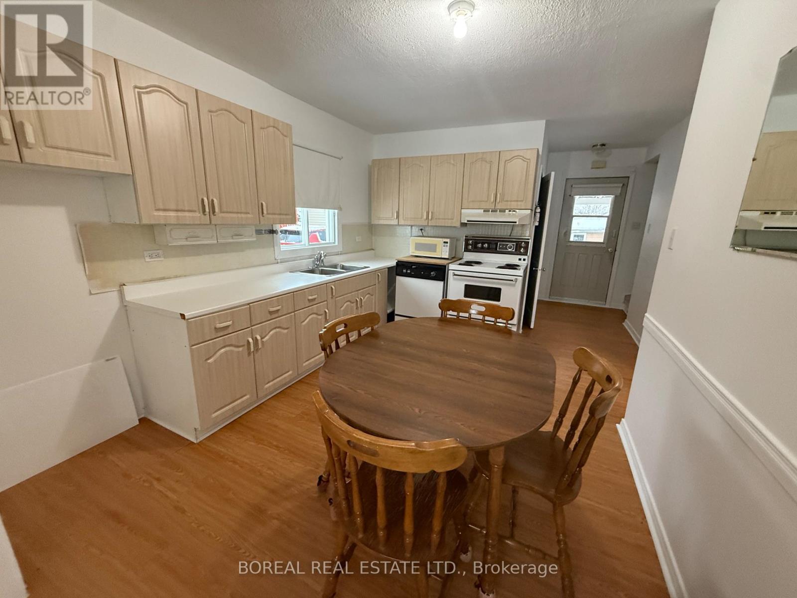 101 Ross Road, Smooth Rock Falls (Srf), ON - Indoor Photo Showing Kitchen With Double Sink