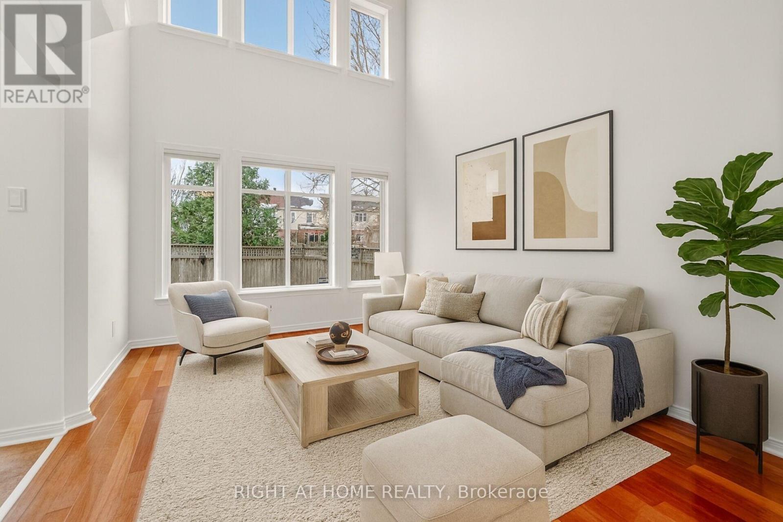 Living room - 302 Goldridge Drive, Ottawa, ON - Indoor Photo Showing Living Room