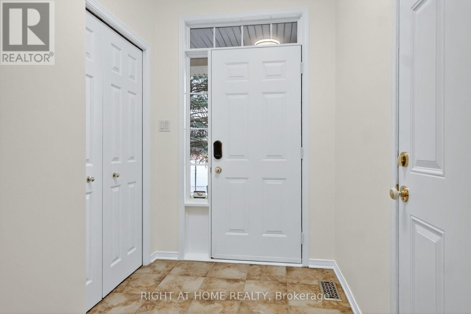 Foyer - 302 Goldridge Drive, Ottawa, ON - Indoor Photo Showing Other Room