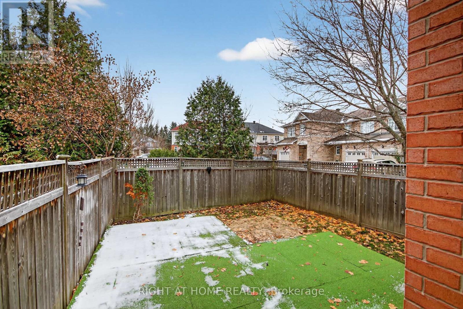 Fenced Backyard - 302 Goldridge Drive, Ottawa, ON - Outdoor