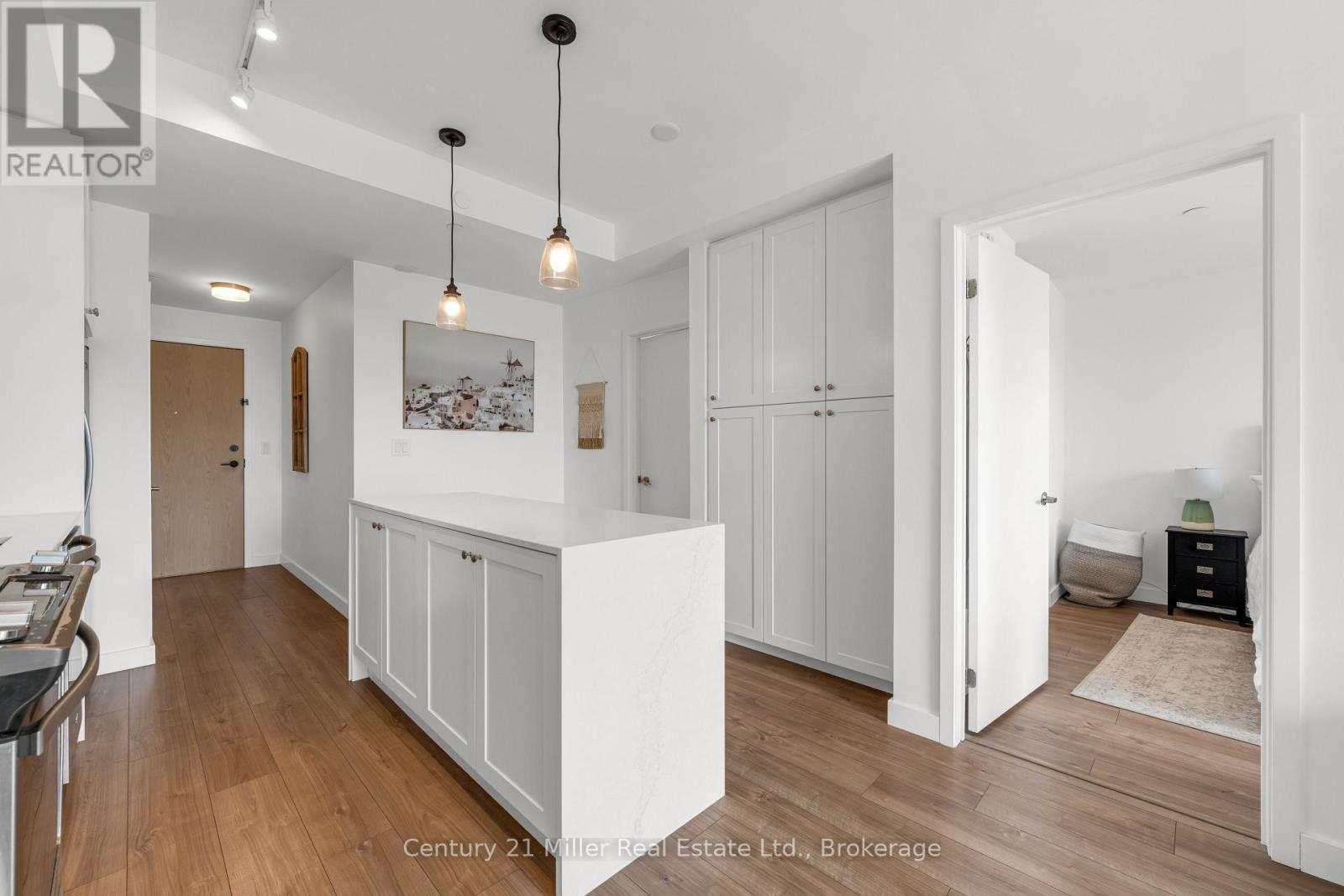 301 - 150 Sabina Drive, Oakville (Go Glenorchy), ON - Indoor