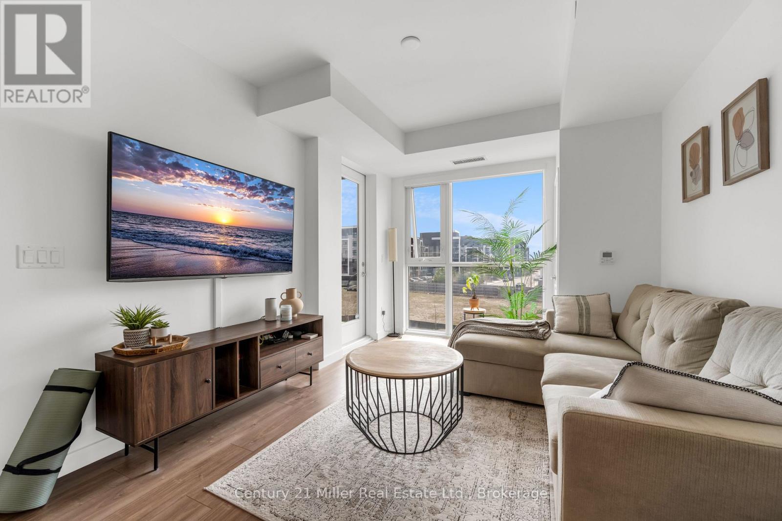 301 - 150 Sabina Drive, Oakville (Go Glenorchy), ON - Indoor Photo Showing Living Room