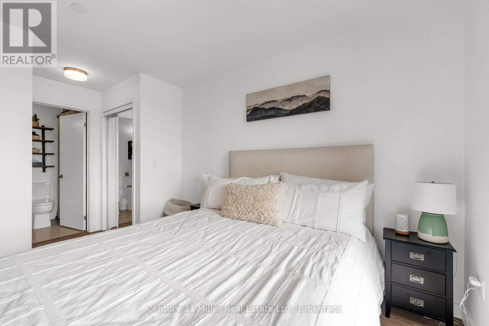 301 - 150 Sabina Drive, Oakville (Go Glenorchy), ON - Indoor Photo Showing Bedroom