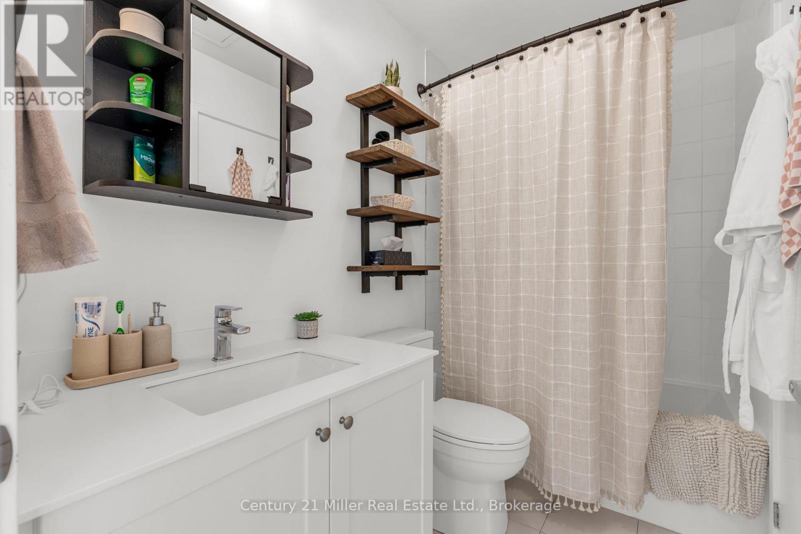 301 - 150 Sabina Drive, Oakville (Go Glenorchy), ON - Indoor Photo Showing Bathroom