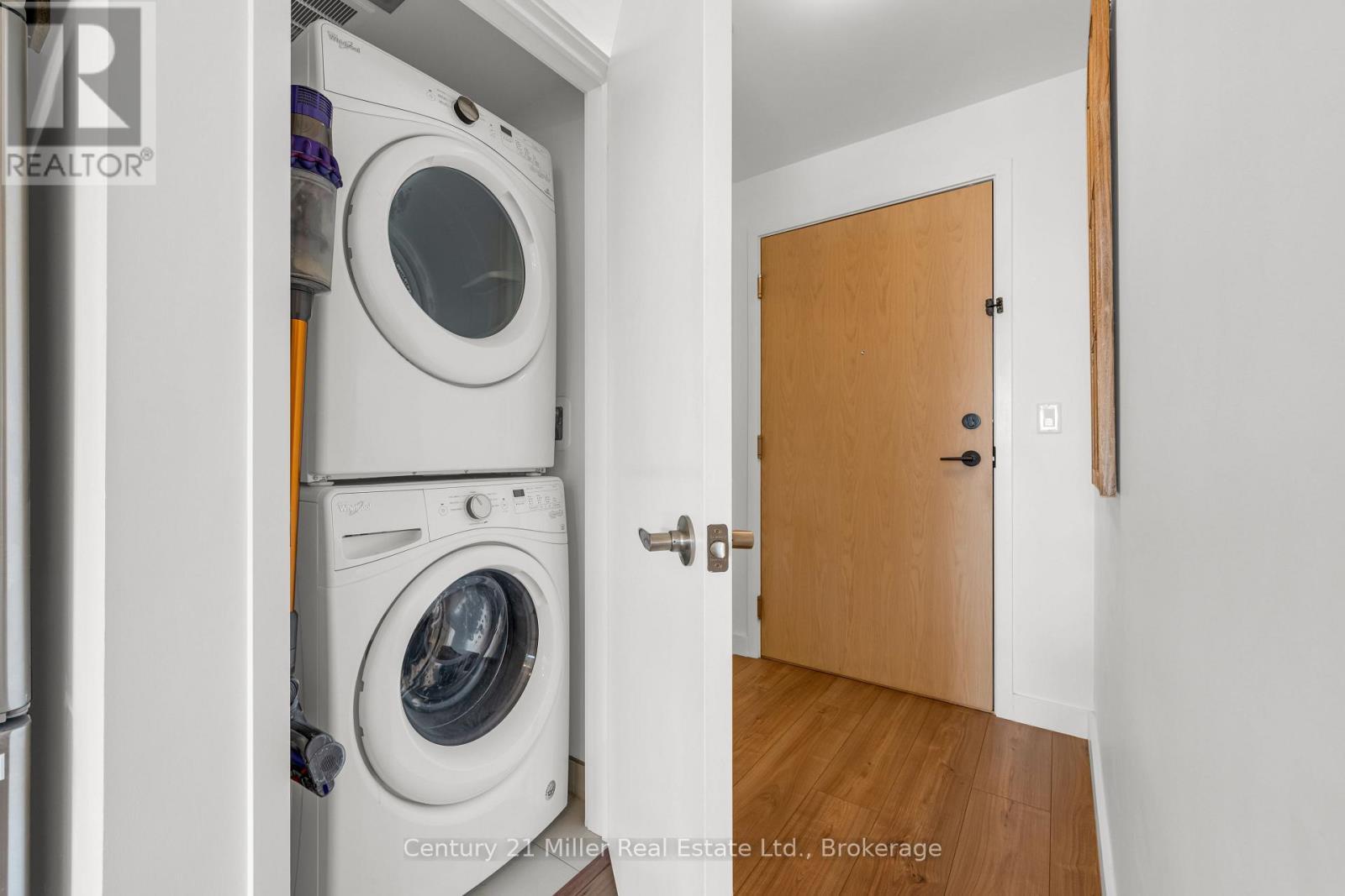 301 - 150 Sabina Drive, Oakville (Go Glenorchy), ON - Indoor Photo Showing Laundry Room