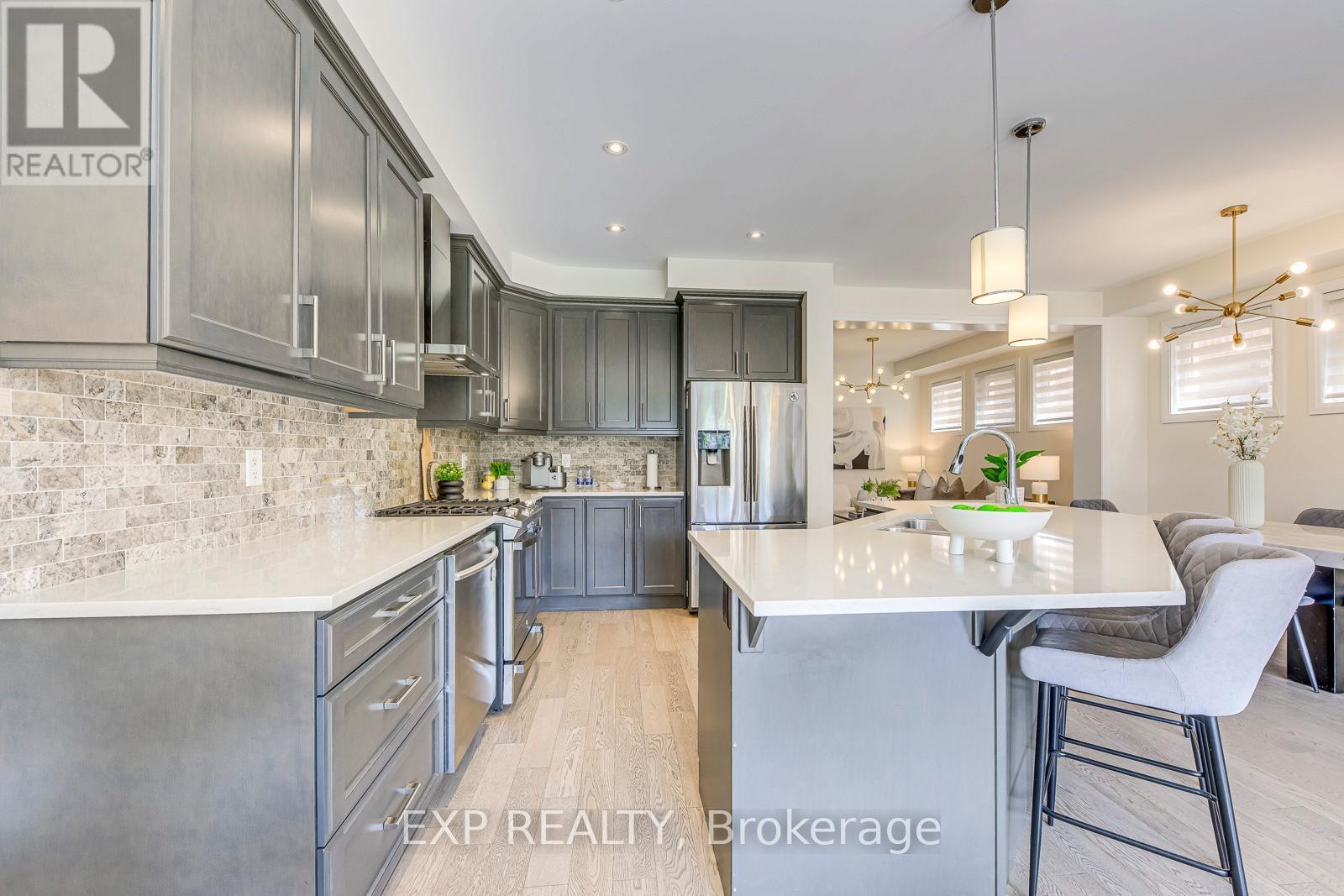 18 - 3129 Riverpath Common, Oakville, ON - Indoor Photo Showing Kitchen With Upgraded Kitchen