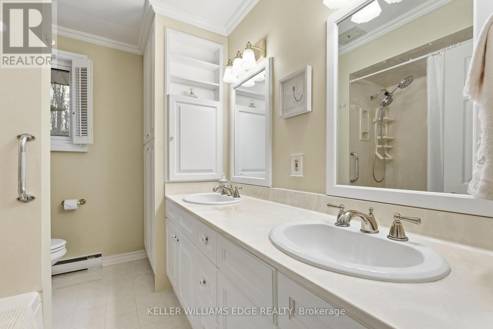 5600 Cedar Springs Road, Burlington, ON - Indoor Photo Showing Bathroom