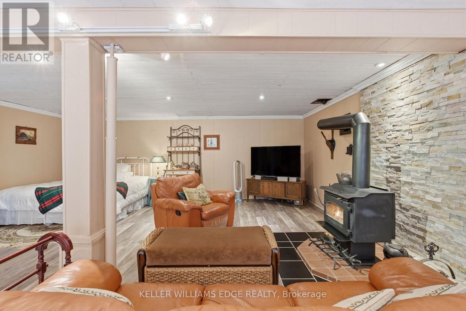 5600 Cedar Springs Road, Burlington, ON - Indoor