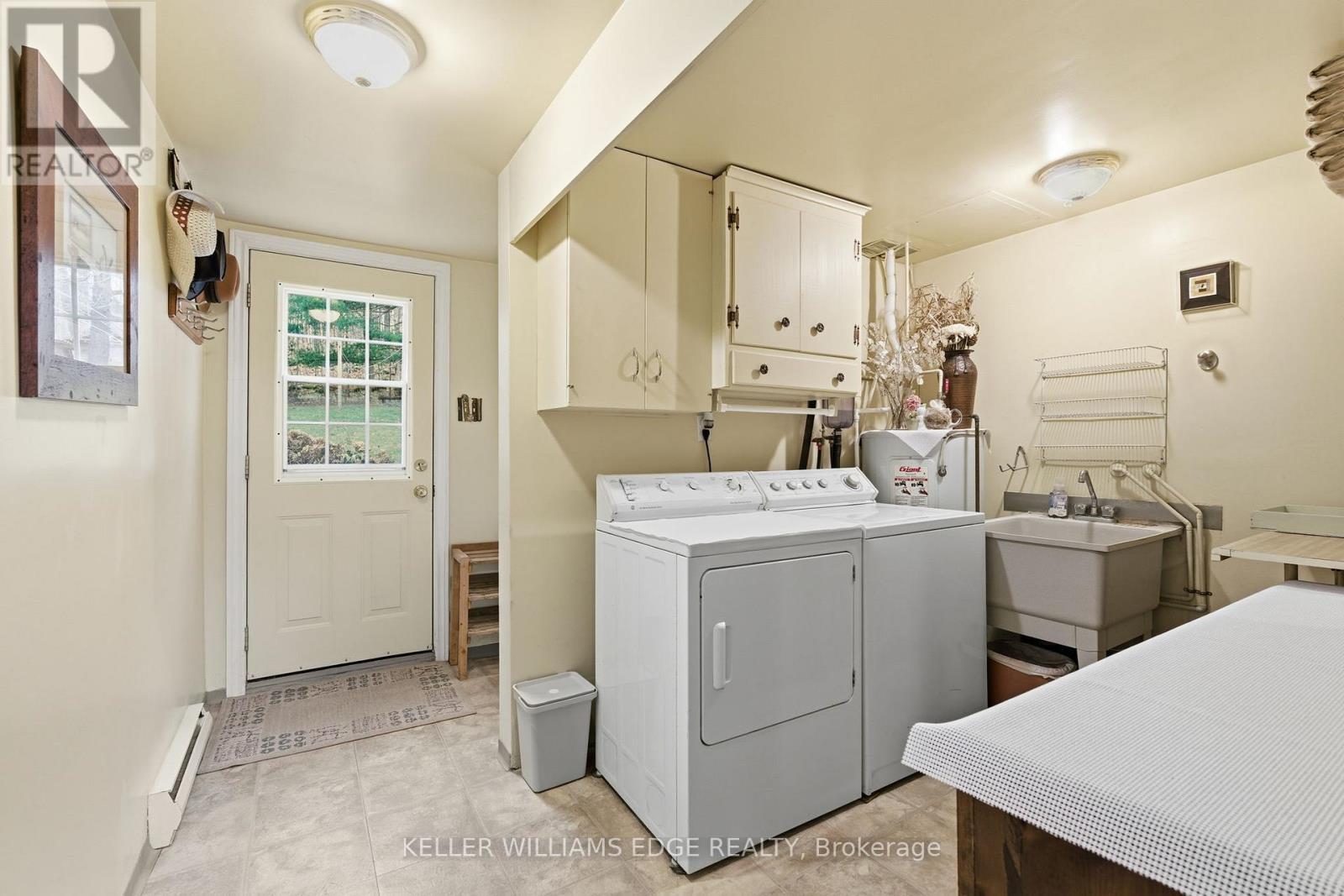 5600 Cedar Springs Road, Burlington, ON - Indoor Photo Showing Laundry Room
