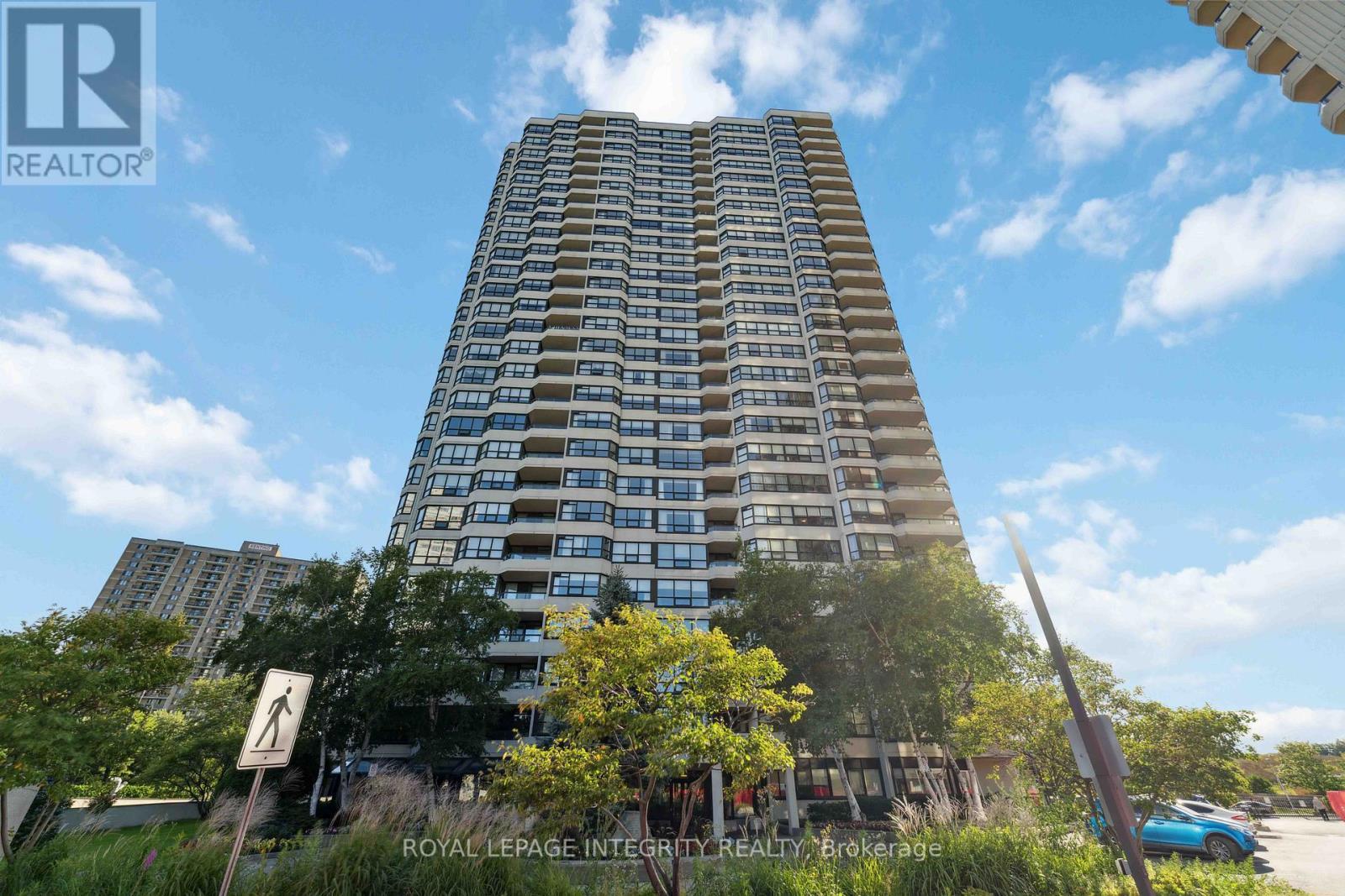 2303 - 1510 Riverside Drive, Ottawa, ON - Outdoor With Facade