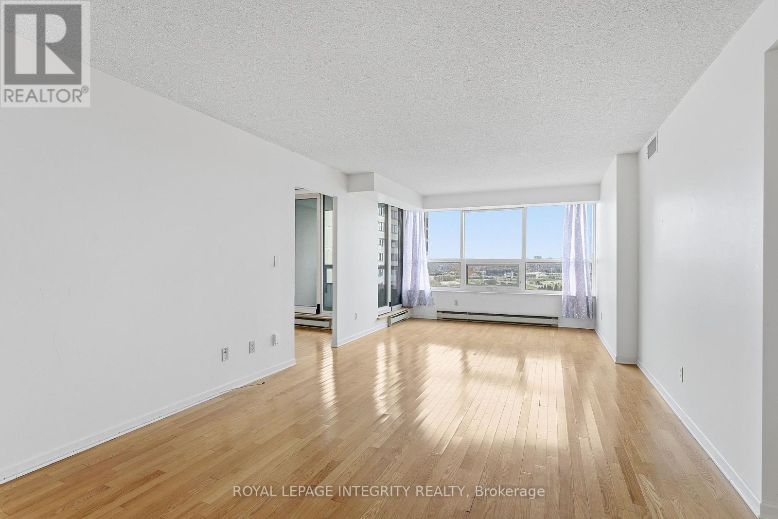 2303 - 1510 Riverside Drive, Ottawa, ON - Indoor Photo Showing Other Room