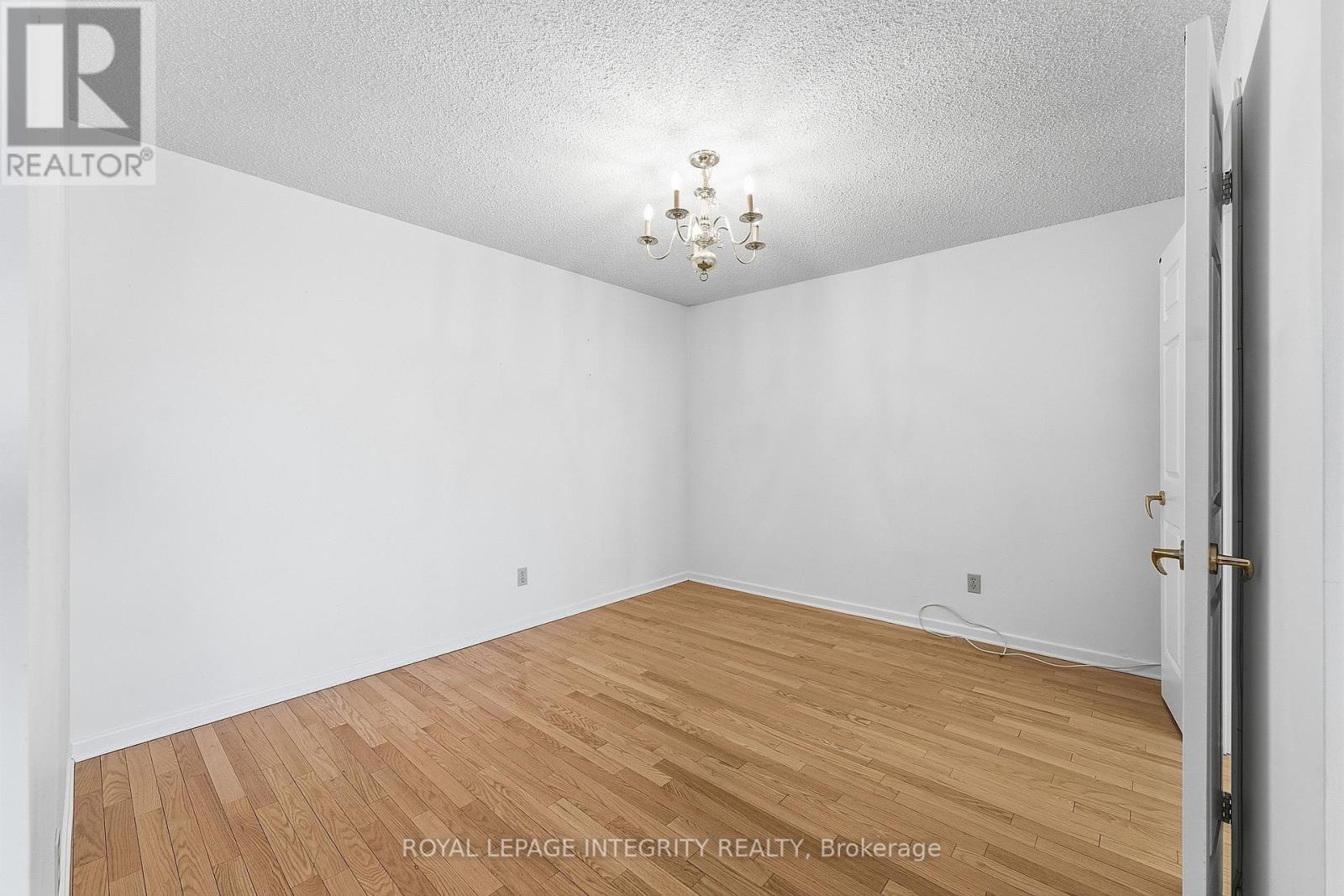 2303 - 1510 Riverside Drive, Ottawa, ON - Indoor Photo Showing Other Room