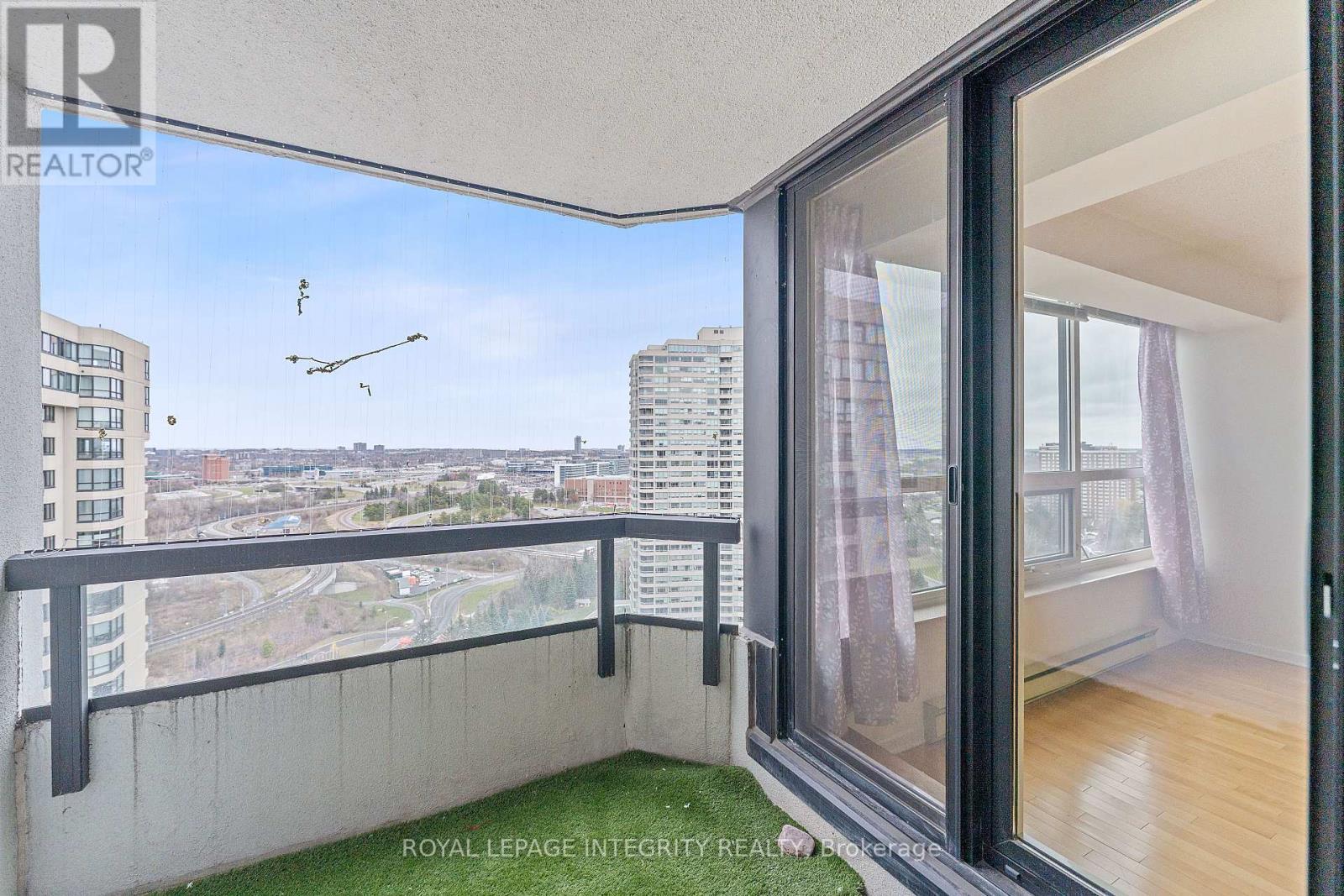 2303 - 1510 Riverside Drive, Ottawa, ON - Outdoor With Exterior