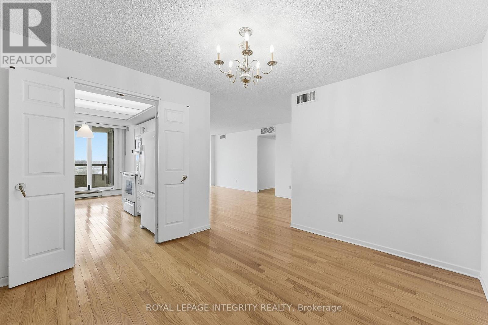 2303 - 1510 Riverside Drive, Ottawa, ON - Indoor Photo Showing Other Room