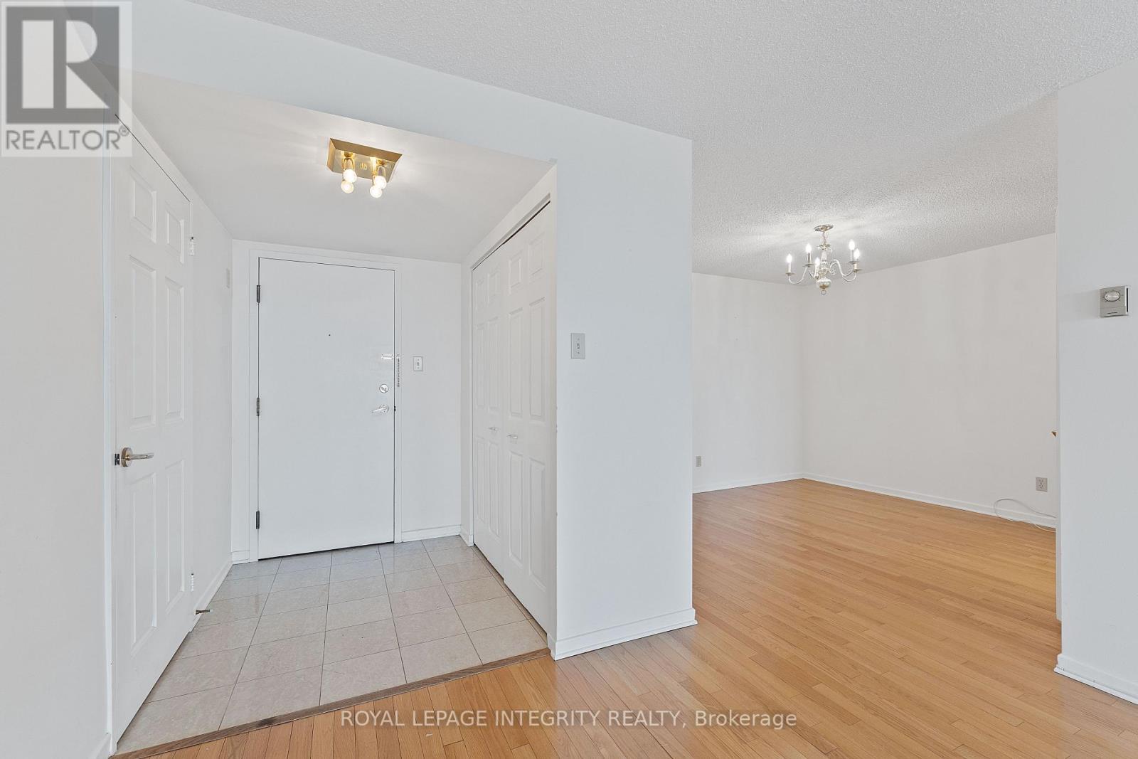 2303 - 1510 Riverside Drive, Ottawa, ON - Indoor Photo Showing Other Room