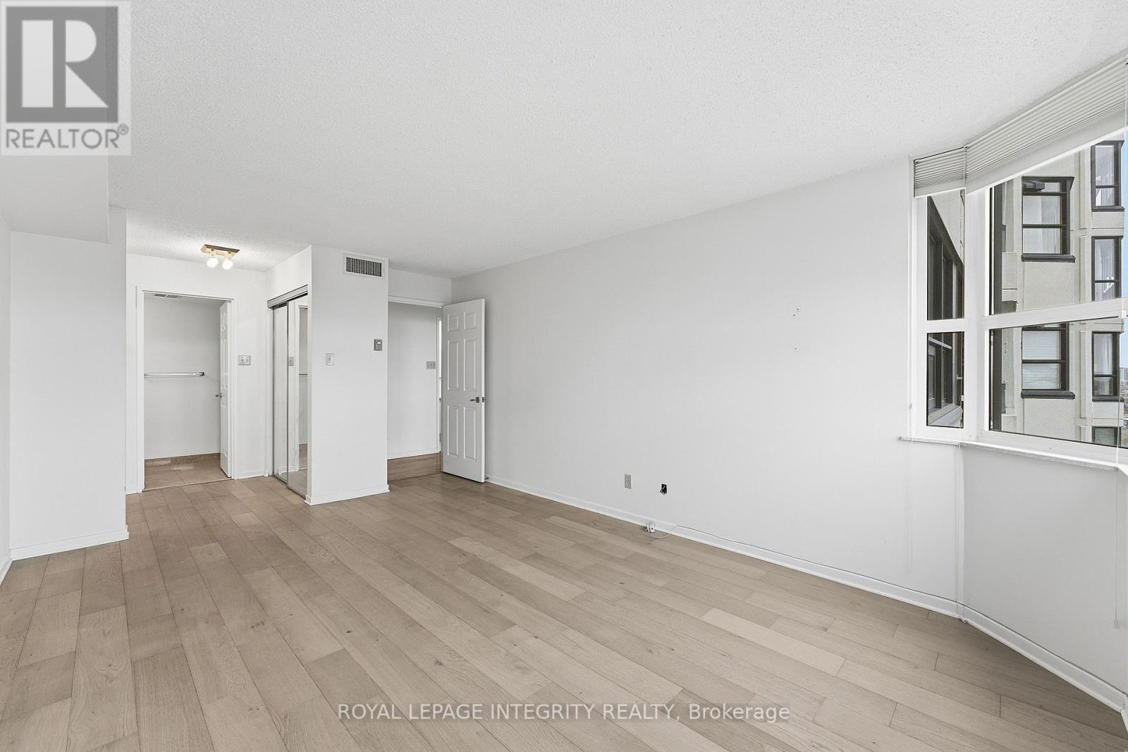 2303 - 1510 Riverside Drive, Ottawa, ON - Indoor Photo Showing Other Room