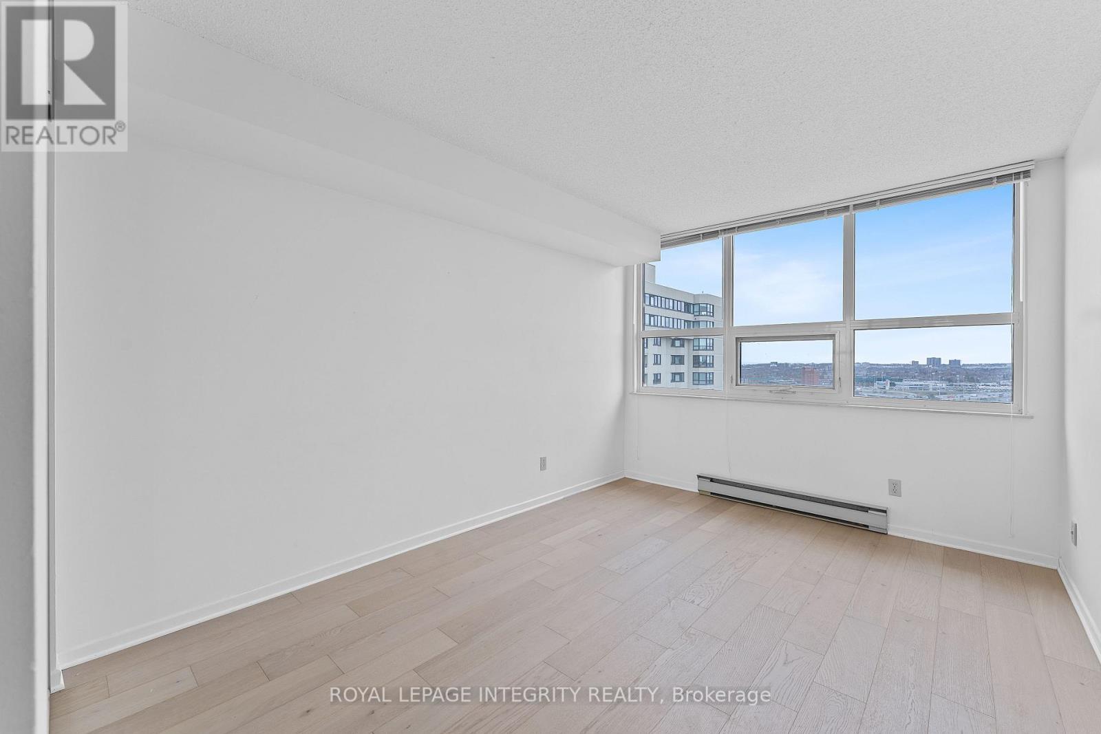 2303 - 1510 Riverside Drive, Ottawa, ON - Indoor Photo Showing Other Room