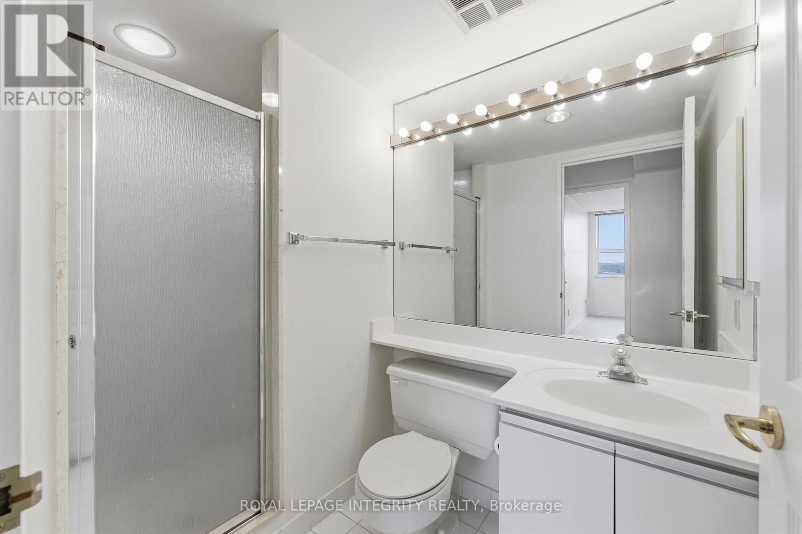 2303 - 1510 Riverside Drive, Ottawa, ON - Indoor Photo Showing Bathroom