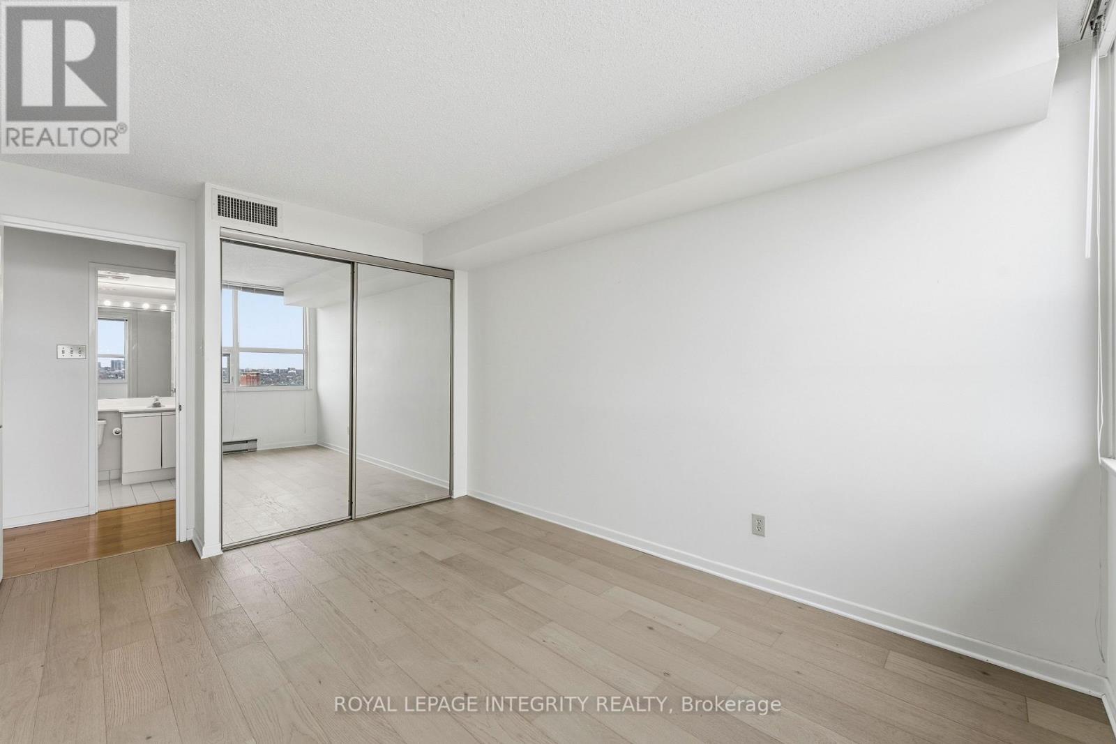 2303 - 1510 Riverside Drive, Ottawa, ON - Indoor Photo Showing Other Room