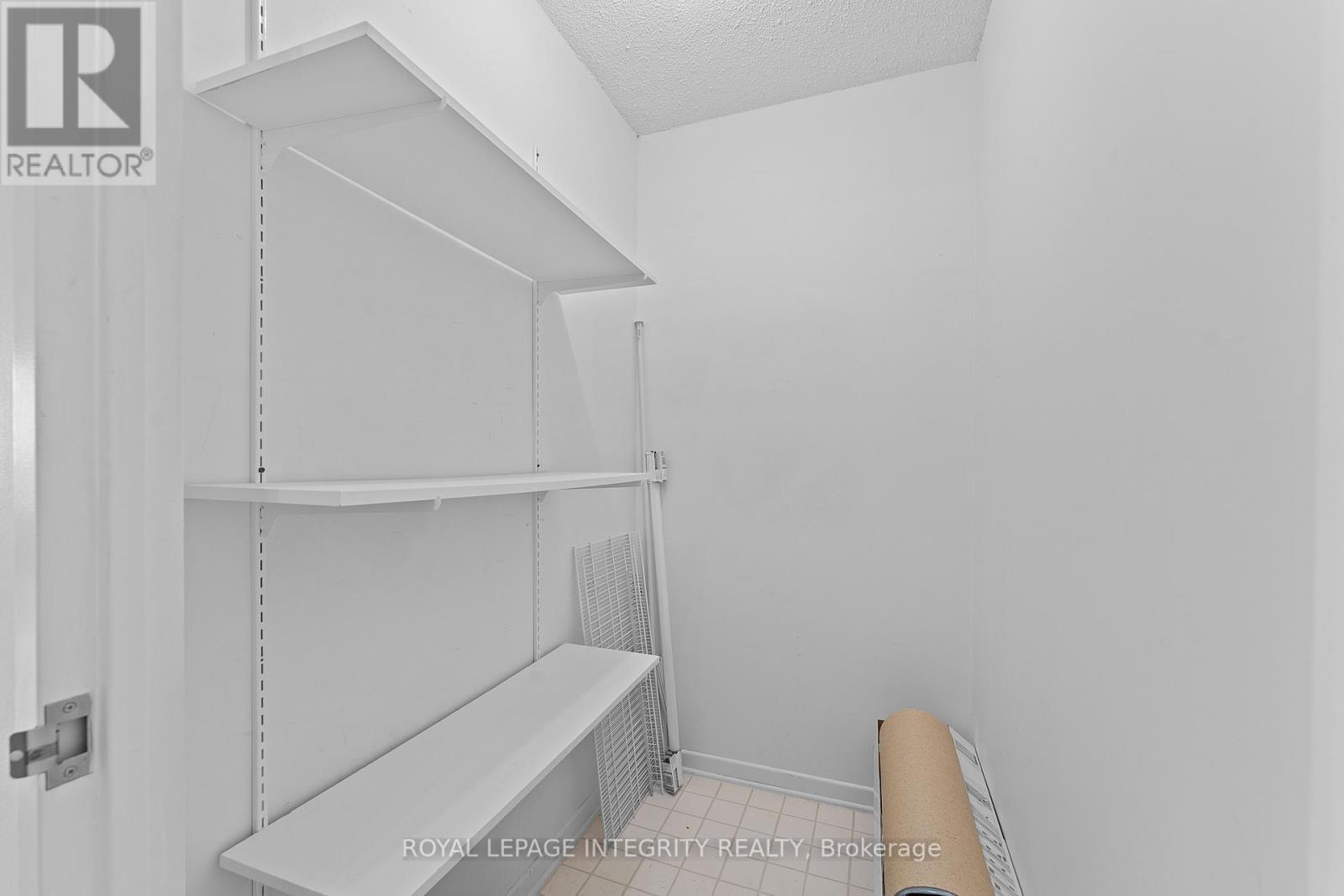 2303 - 1510 Riverside Drive, Ottawa, ON - Indoor