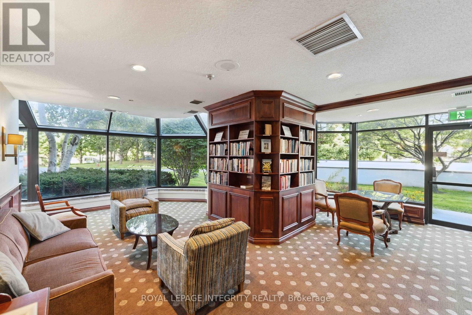 2303 - 1510 Riverside Drive, Ottawa, ON - Indoor