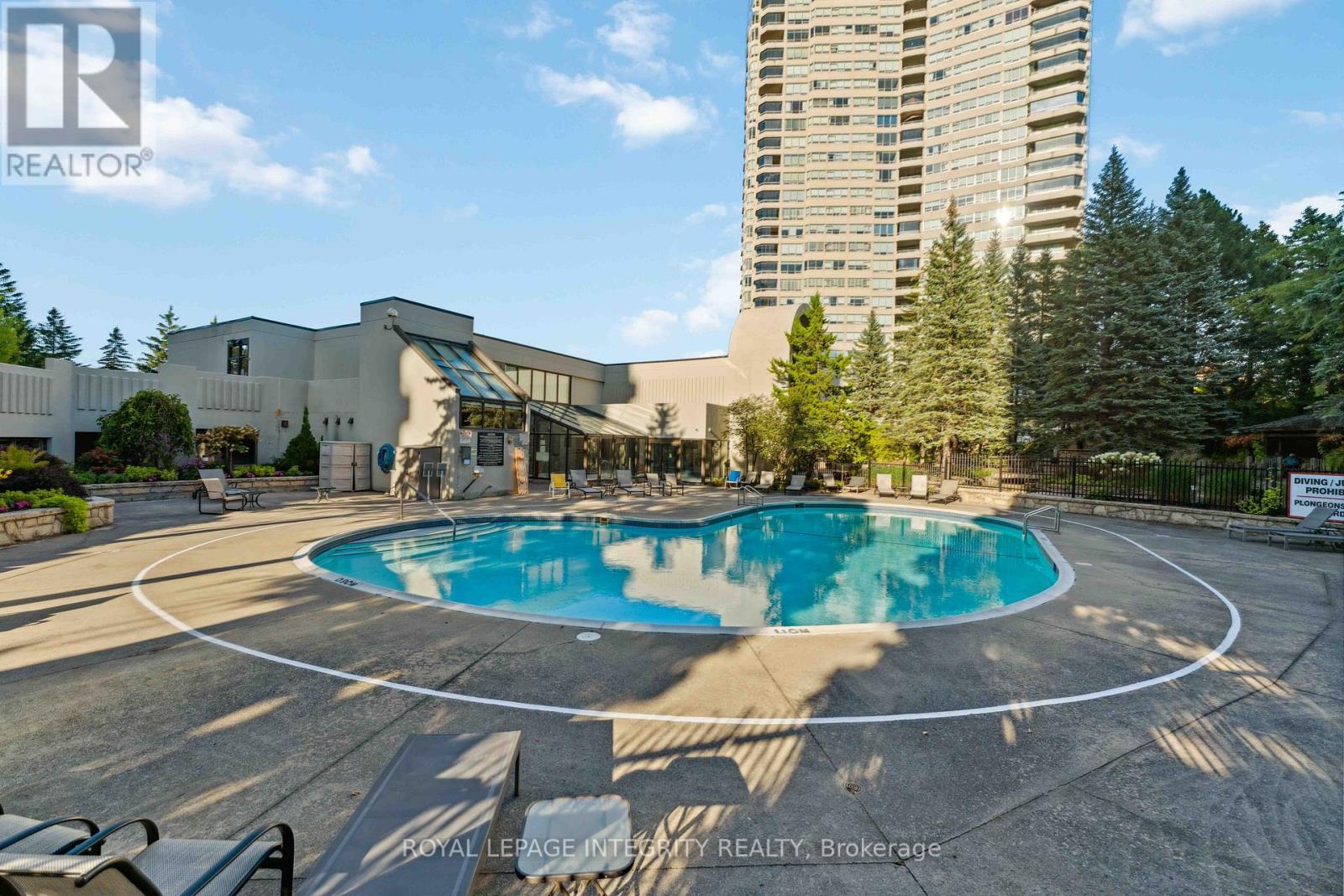 2303 - 1510 Riverside Drive, Ottawa, ON - Outdoor With In Ground Pool