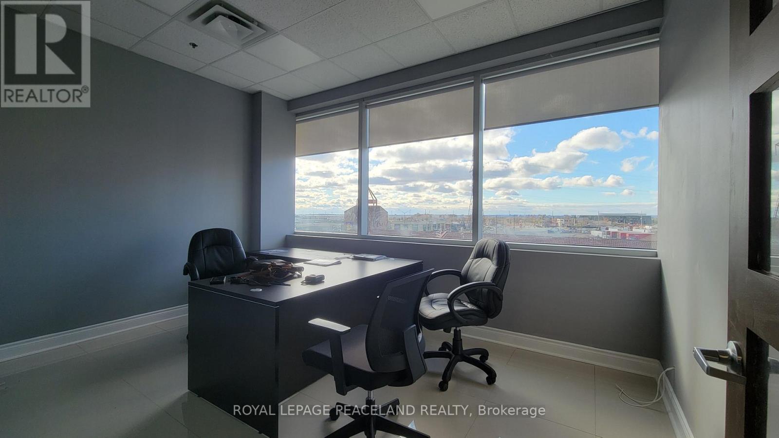 407 - 218 Export Boulevard, Mississauga, ON