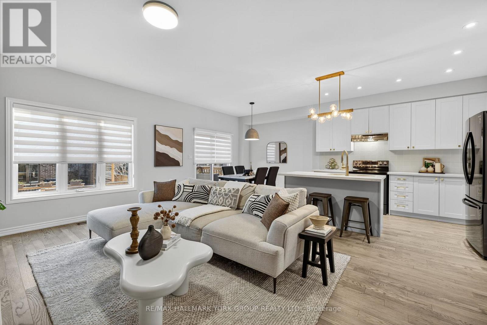 20 Gord Matthews Way, Uxbridge, ON - Indoor