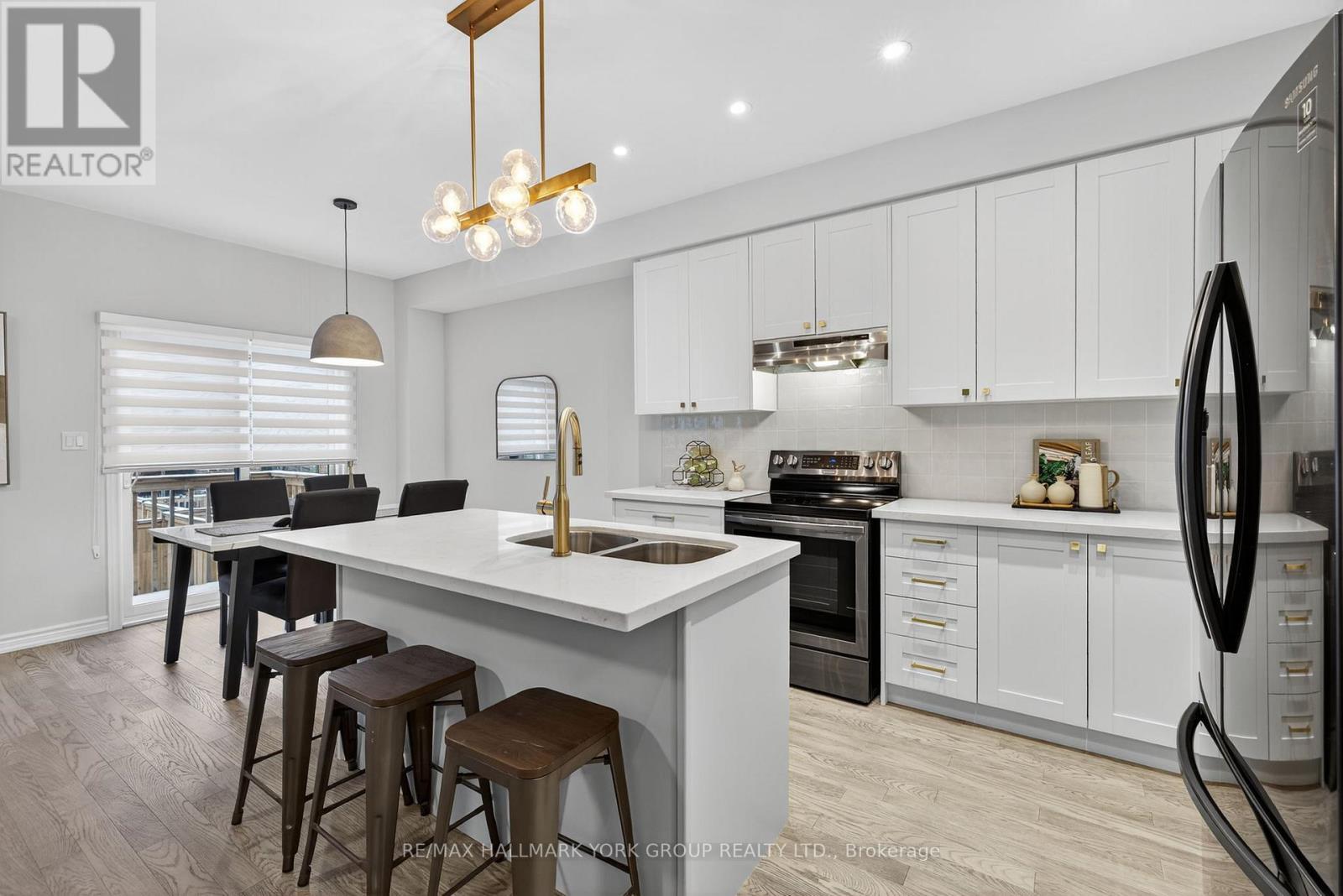 20 Gord Matthews Way, Uxbridge, ON - Indoor Photo Showing Kitchen With Stainless Steel Kitchen With Double Sink With Upgraded Kitchen